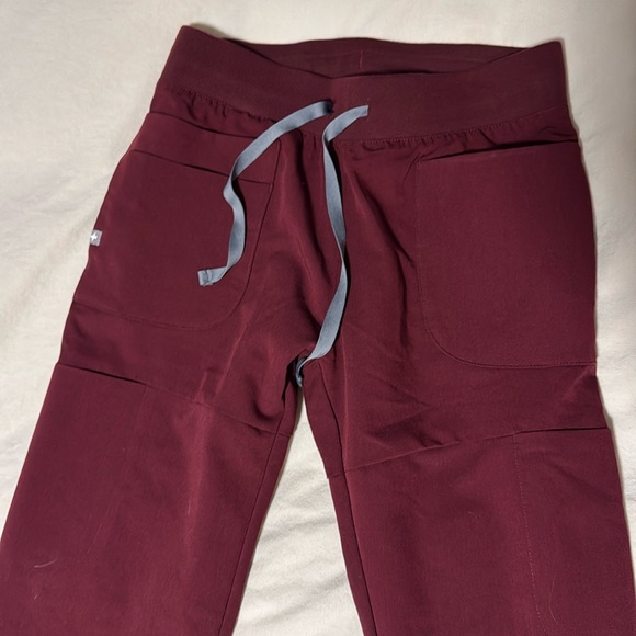 XS figs burgundy jogger scrub pants - Picture 2 of 2